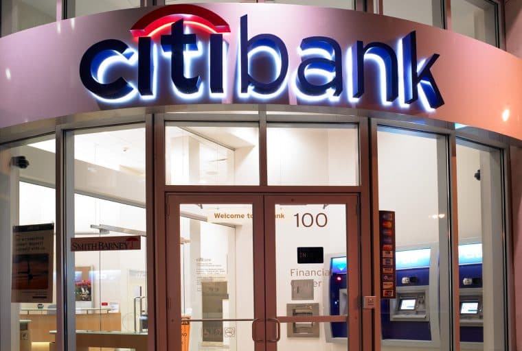 FinTechEDU | Financial Giants Flock To Blockchain Technology, While Employees Left Clueless?