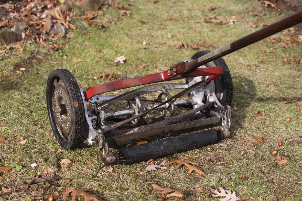 Useless? Lawnmower App Removes 'Spare Change' Feature