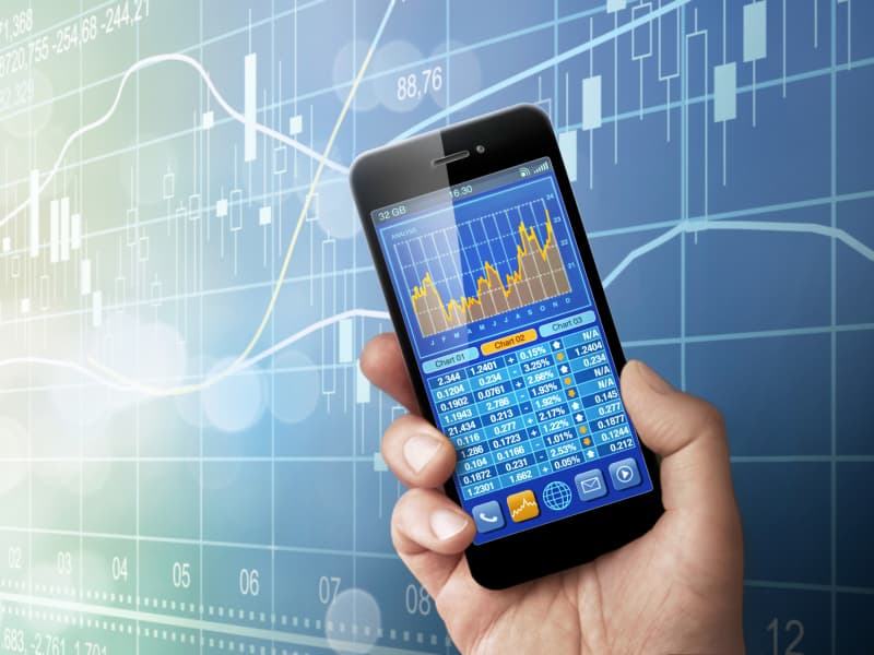 A comparative chart analysis of bitcoin and blockchain data