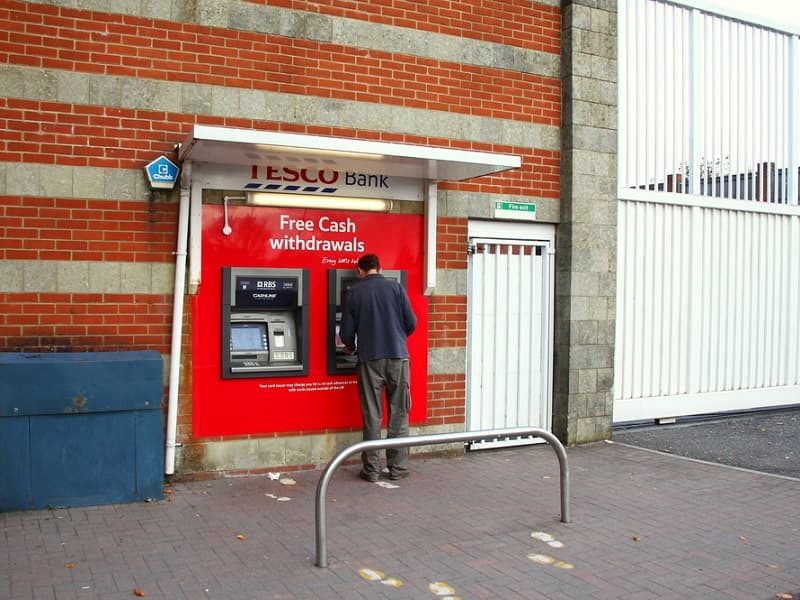 Tesco Bank Gives £25 Handouts as 'Gesture' for Stolen Customer Funds