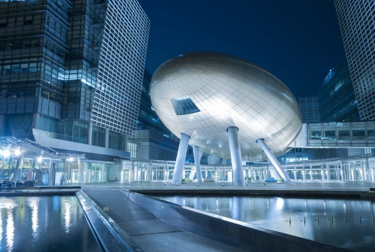 Hong Kong Government Still Cautious About Blockchain