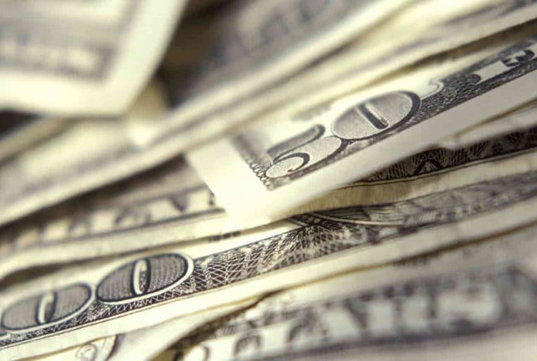 Cash Usage Drops Drastically Worldwide, Bitcoin an Alternative