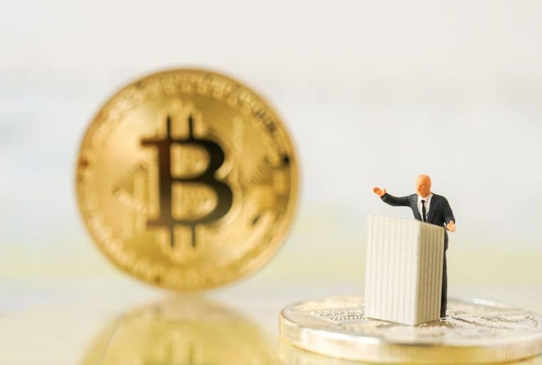 Chinese Analyst: ”Bitcoin Nuclear Bomb In New Currency War Between China and USA”