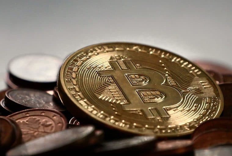 6 Trillion Dollar Man Says "Tiny" Bitcoin Succeeds Due to Being "Anonymous" and "Cross-Border"