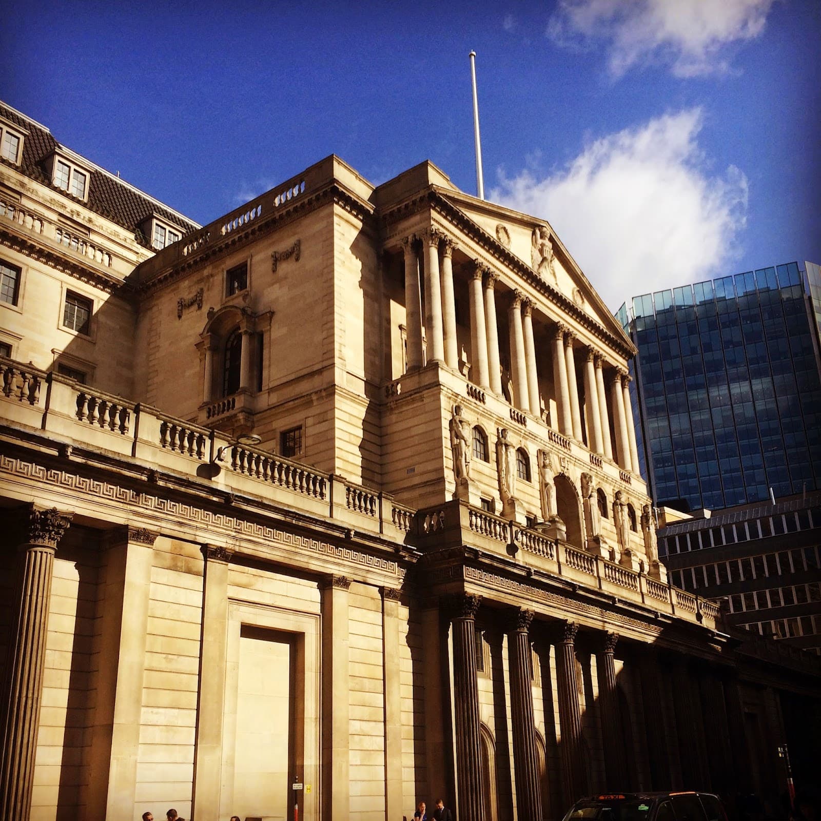 Bank of England Could Issue “Bitcoin-style Digital Currency” in 2018