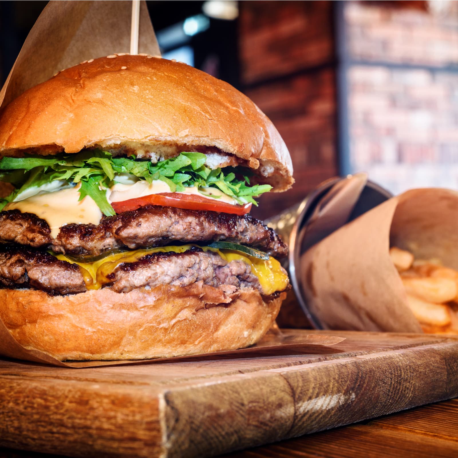 Hooters Investor Joins the Crypto Hype: "Eating a Burger Is Now a Way to Mine!"