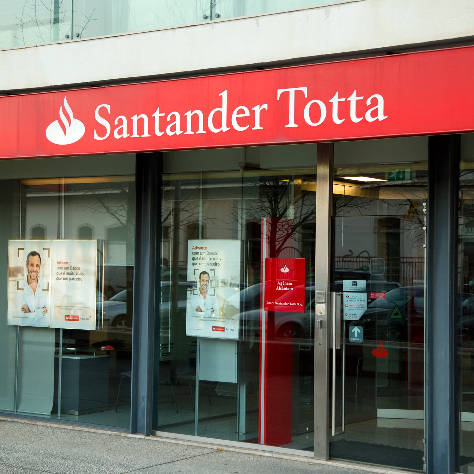 Consumer Protection Association Slams Bank for Blocking Transfers to Bitcoin Exchanges