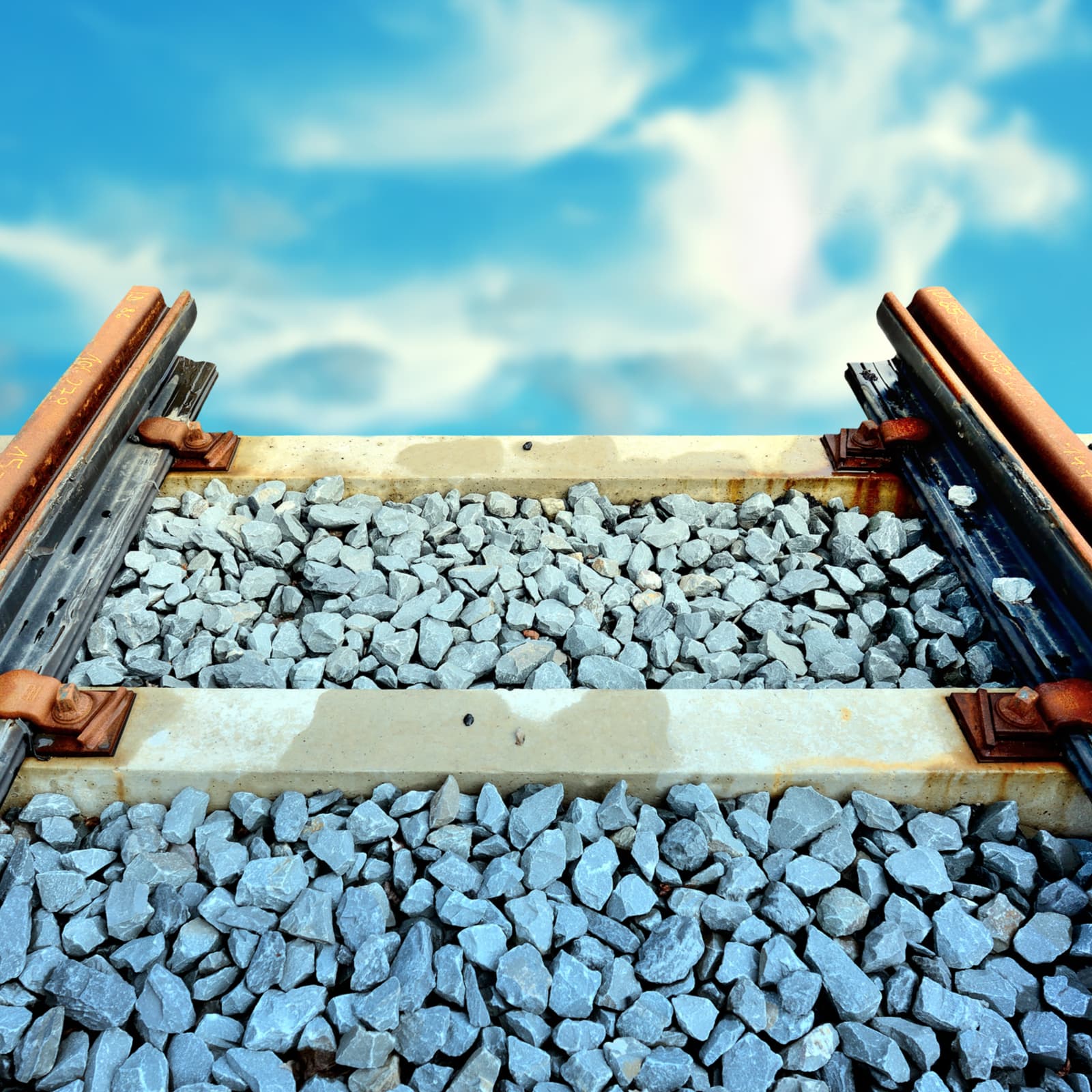 Exchange Problems Mount at Kraken and Coinbase but Bitfinex Reopens Registrations