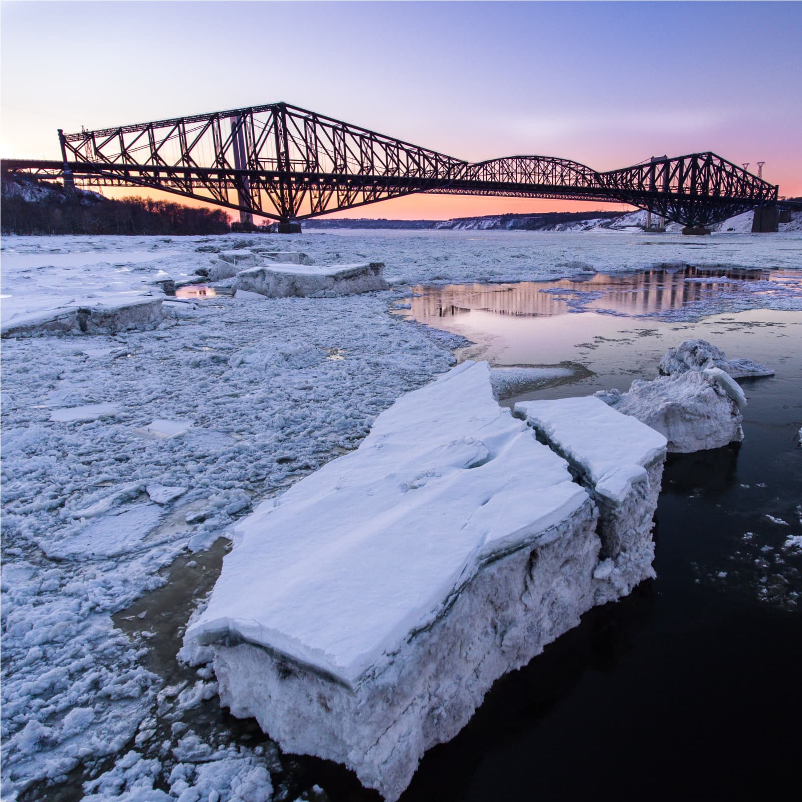 Big Chinese Bitcoin Miners Are Turning to Canada