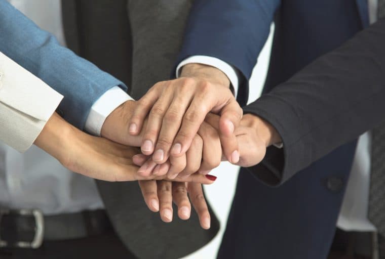 Russian, Chinese, Korean Associations to Sue Internet Giants Over Banned Crypto Ads