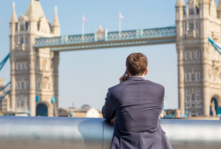 Financial Professionals Bet On Rising Cryptos, UK Report