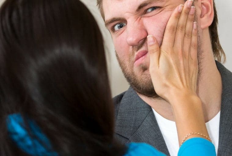 India Orders Banks to Drop Cryptos, Studies Issuing its Own Digital Coin