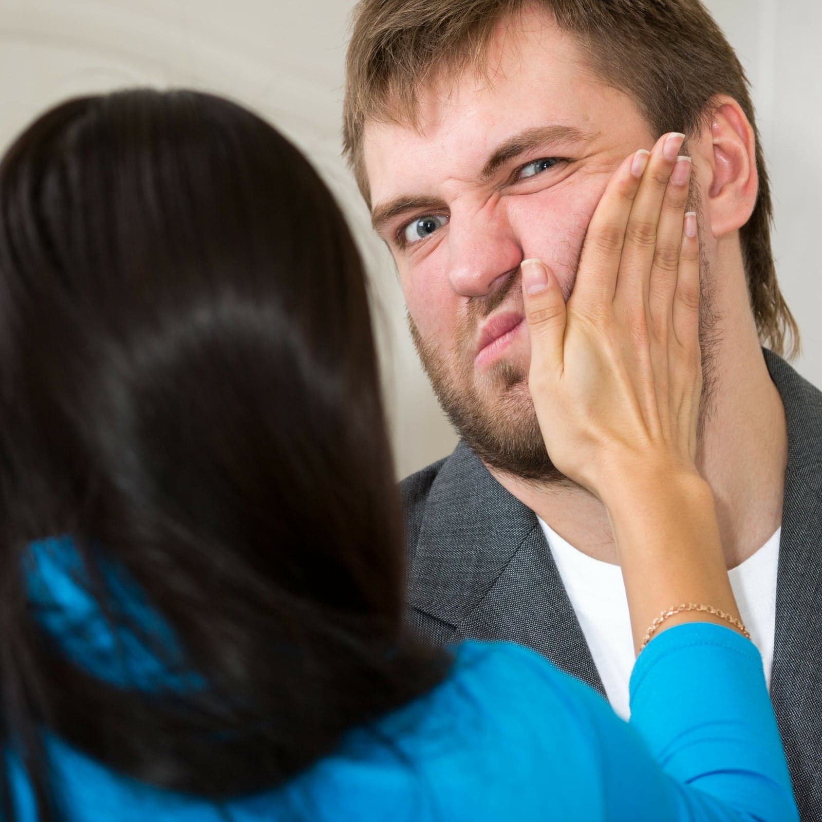 India Orders Banks to Drop Cryptos, Studies Issuing its Own Digital Coin