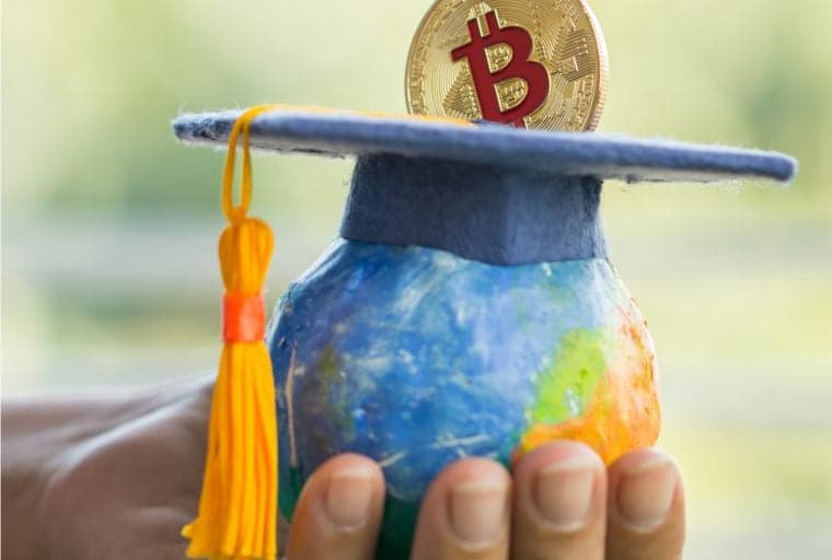 The Daily: Coinbase to Pay Users for Learning, Okex Launches Instant Messaging Service