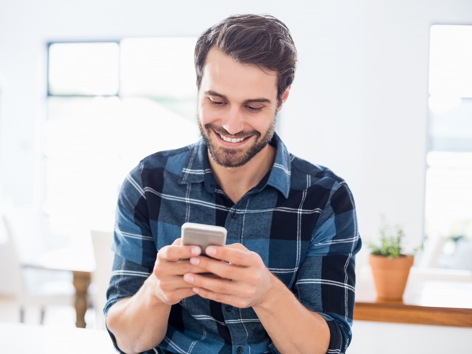 Smartphone Wallpaper Lets You Track the Price of Your Favorite Coins