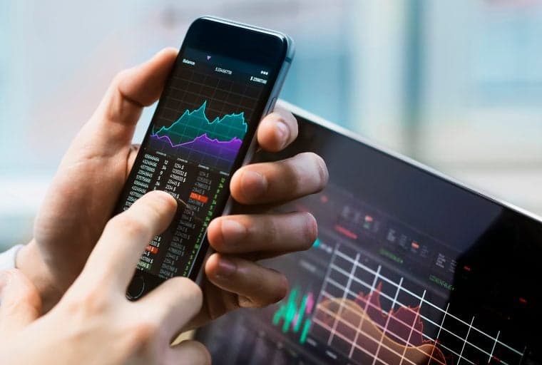 Market Outlook: Crypto Prices Consolidate as Economic Uncertainty Looms