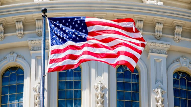 Top US Banking Regulator: Banks Are Authorized to Use Public Blockchains and Stablecoins