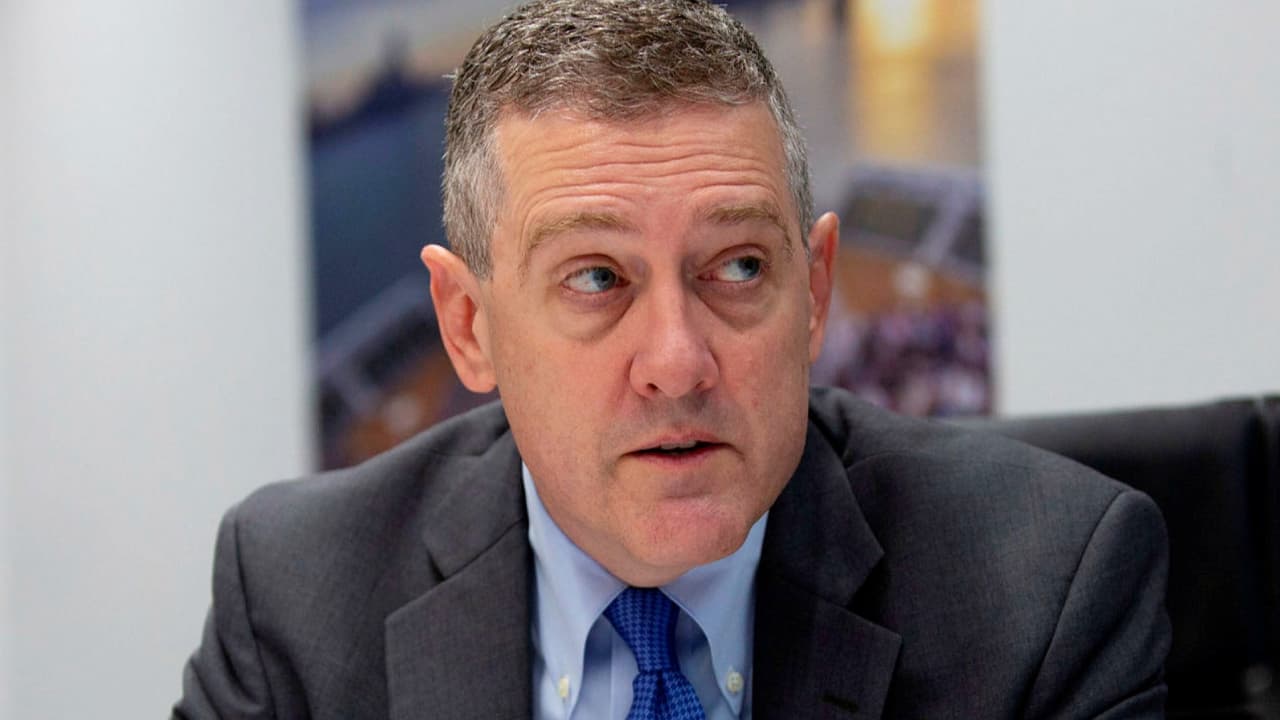 Federal Reserve Bank President James Bullard Confident Bitcoin Not a Threat to US Dollar