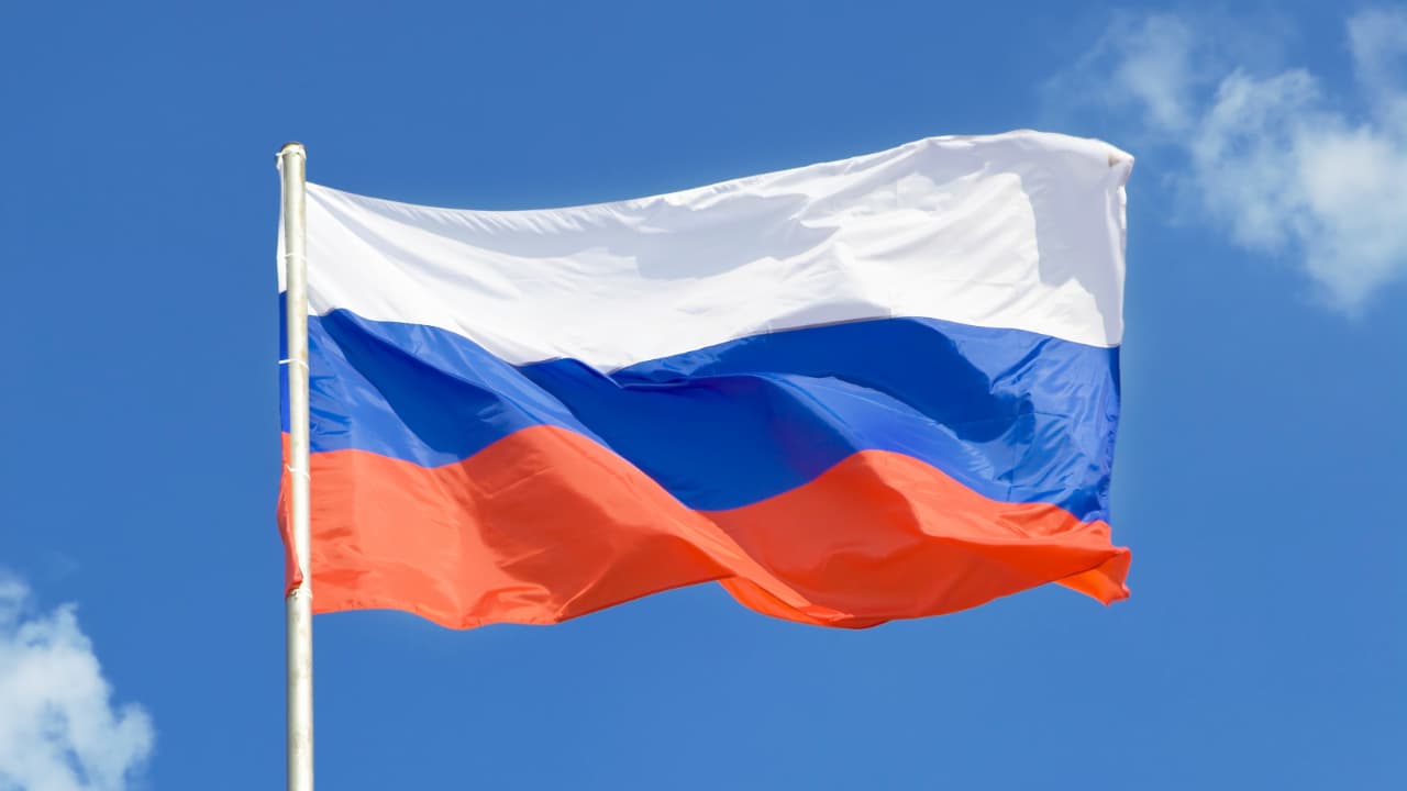 Russia Prohibits Government Officials From Owning Crypto, Must Dump Holdings by April