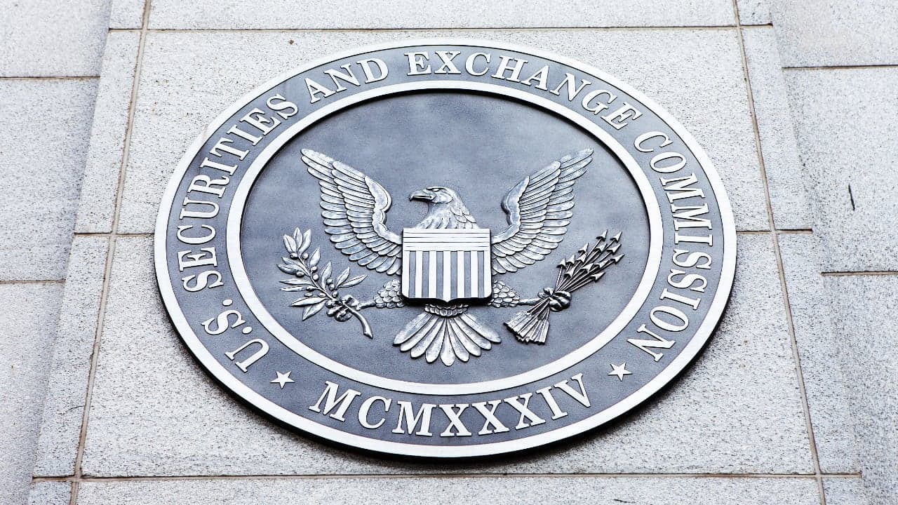 JP Morgan Warns of Falling BTC Price With Bitcoin ETF Approval in US