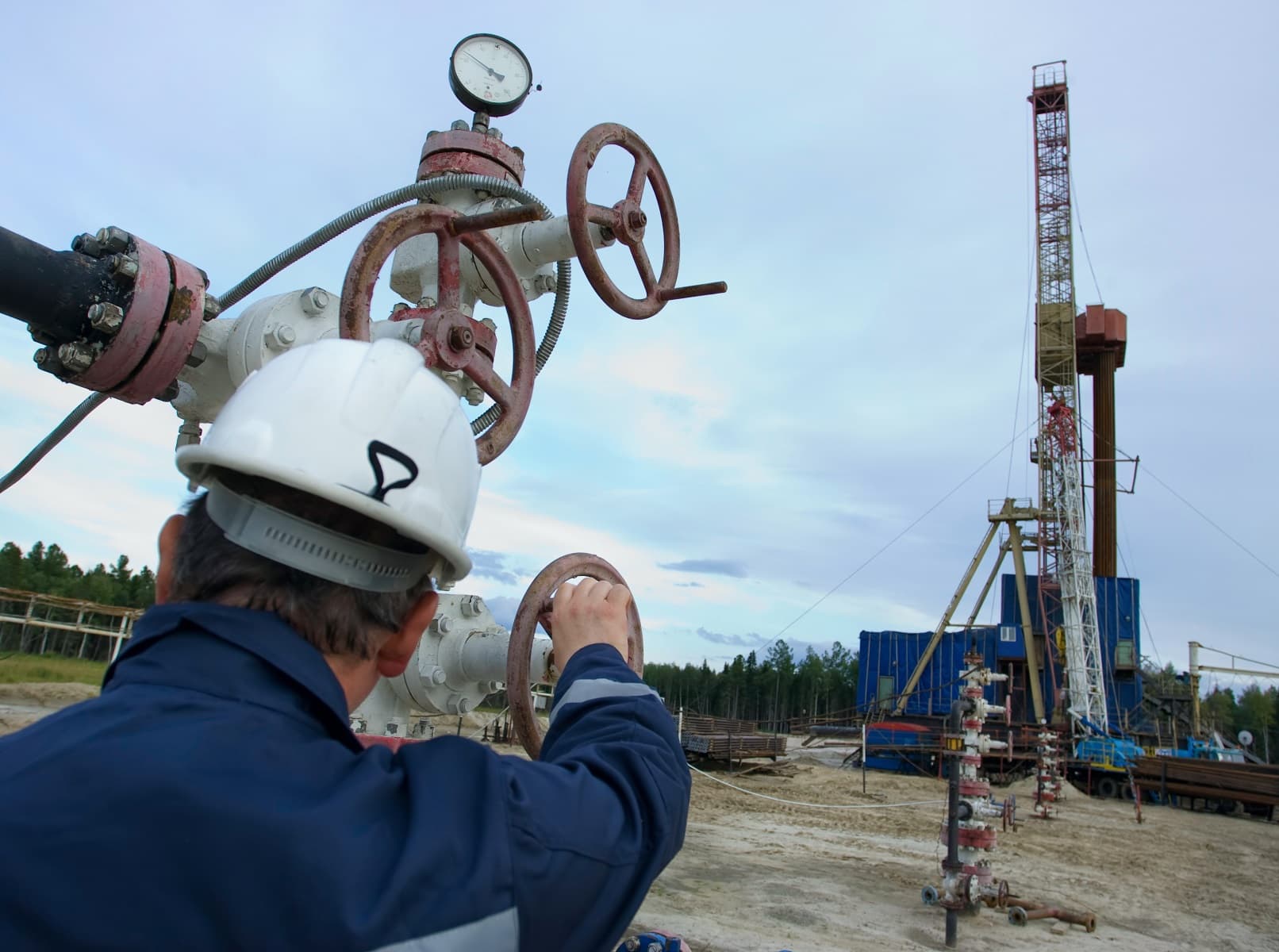 Canadian Company Commissions 3 Bitcoin Mining Units to Restart Oil Well