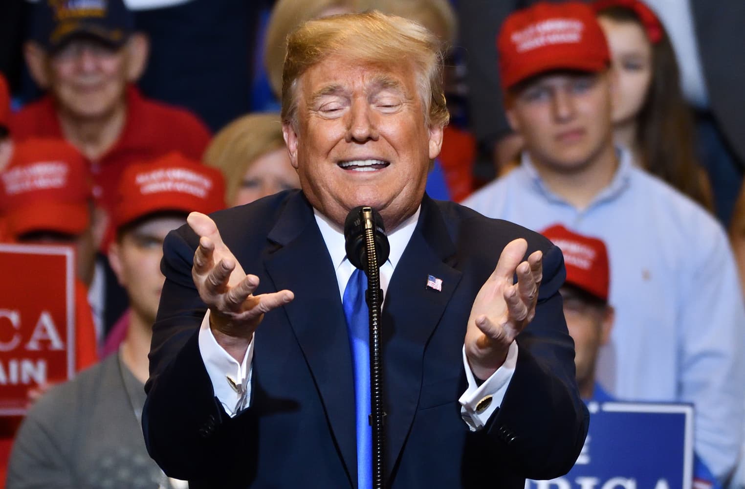 Trump 'Loves' Negative Rates and 'Could Get Used to' Them, Criticizes Fed at World Economic Forum