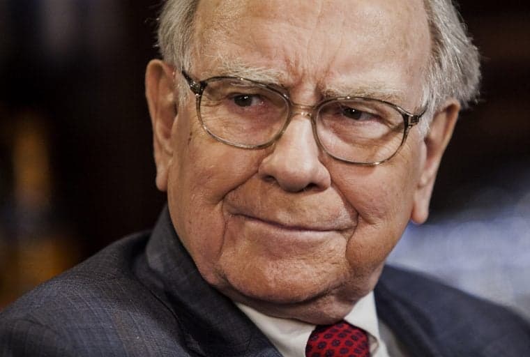 Warren Buffett Slates Bitcoin, Denies Owning Crypto Gifted by Justin Sun