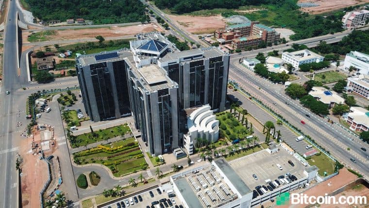 Central Bank of Nigeria Official Reiterates Nigerian Residents Free to Trade Cryptos: Directive Only Applies to Banking Sector