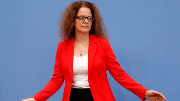 An ECB Board Member Attacks Bitcoin, Says It 'Does Not Fulfill the Basic Properties of Money'