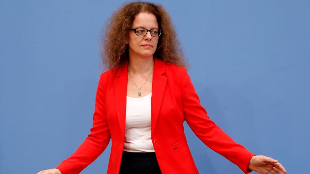 An ECB Board Member Attacks Bitcoin, Says It 'Does Not Fulfill the Basic Properties of Money'