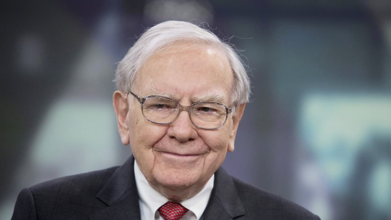 Warren Buffett's Berkshire Hathaway Invests in Bitcoin-Friendly Digital Bank
