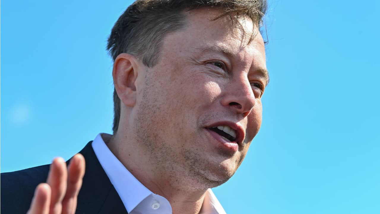 Bitcoin Dips as Elon Musk Tweets Broken Heart Emoji