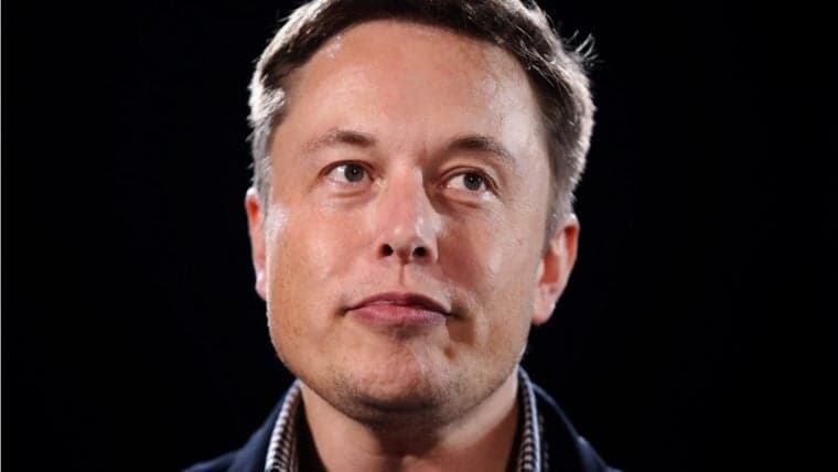 Musk Trolls Buffett With Fake Quote on Twitter, Then Deletes It