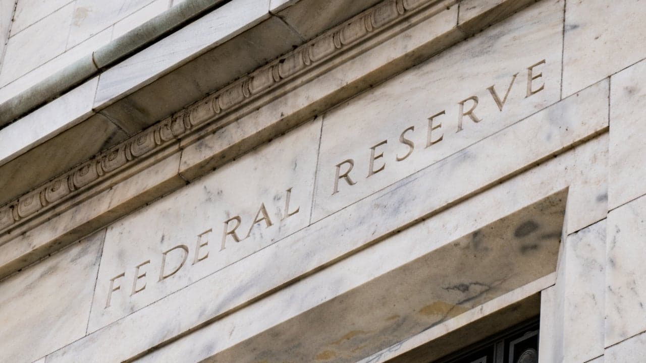 Goldman Sachs Warns Bitcoin Increasingly Vulnerable to Fed Rate Hikes as Mainstream Adoption Grows