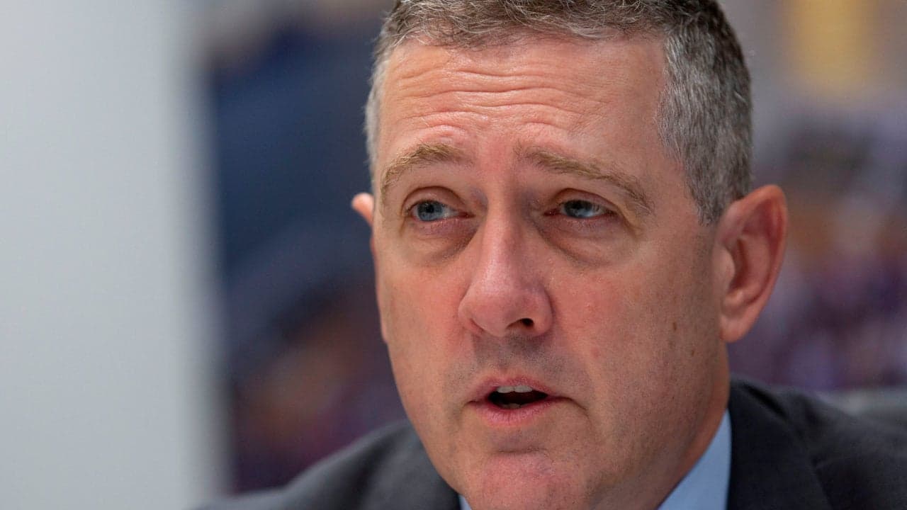 Federal Reserve Bank President Pushes for Faster Rate Hikes — Says the Fed Risks Losing Credibility on Inflation Target