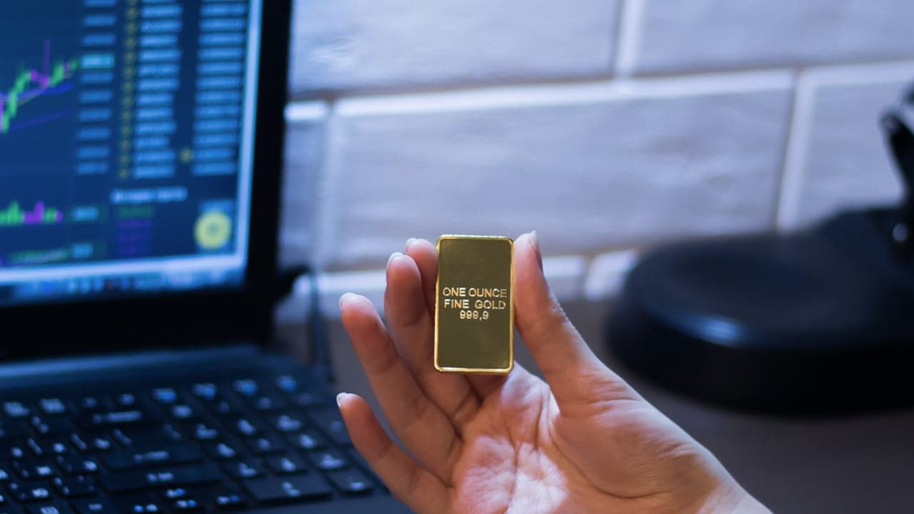 Price of Gold Spikes Over $2,060 per Ounce While Risk Assets Continue to Capitulate