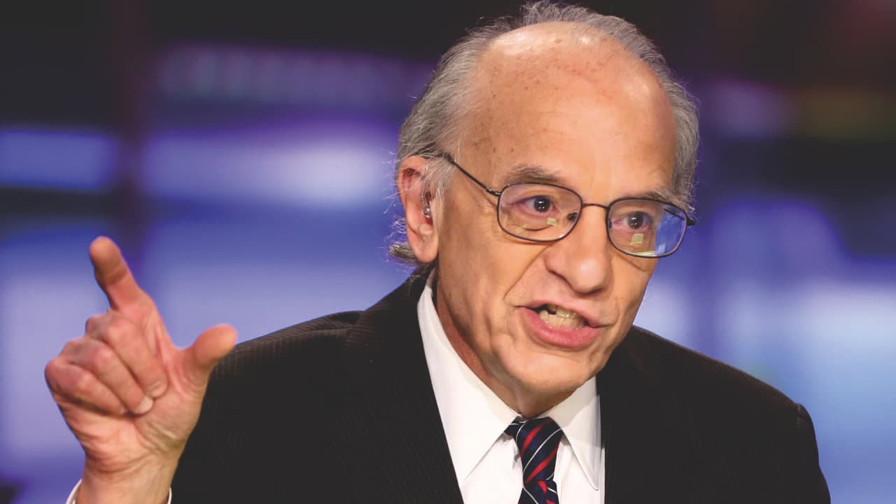 Wharton Professor Urges the Fed to 'Bite the Bullet' and Defend the US Dollar — Warns About Bitcoin Taking Over