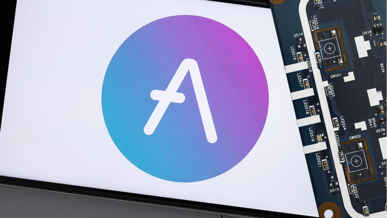 Biggest Movers: APE up Almost 30%, ZIL and AAVE Among Wednesday's Big Gainers