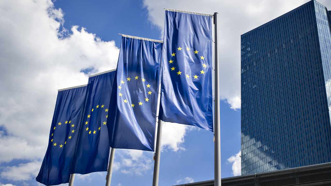 Grayscale Launches European ETF While Urging SEC to Approve GBTC Conversion Into Spot Bitcoin ETF