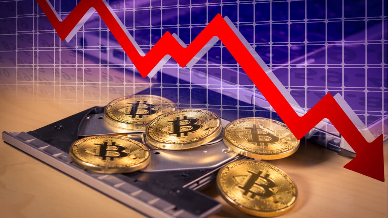 Bitcoin, Ethereum Technical Analysis: BTC Falls Below $30,000, Is 55% Below Its Record High