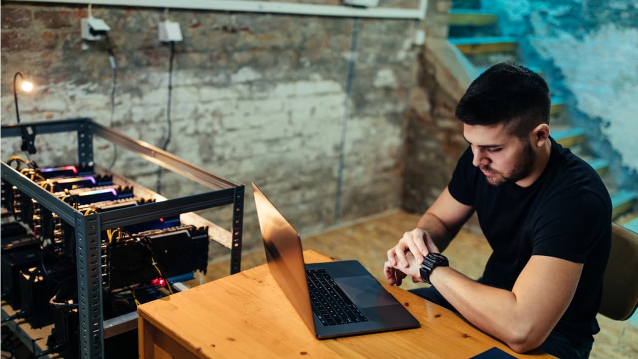 Russia’s Anti-Monopoly Agency Proposes Higher Electricity Rates for Home Crypto Miners