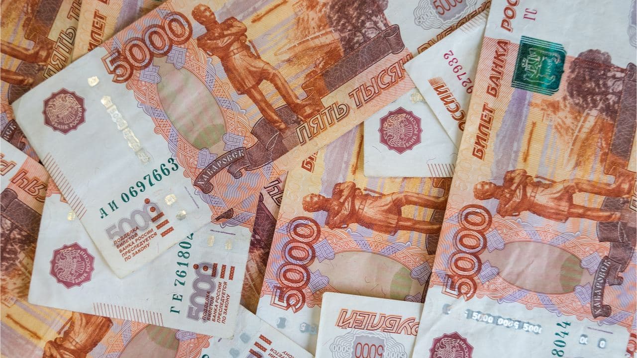 American Economists Are Baffled by an 'Unusual Situation' as Russia's Ruble Is the World's Best Performing Fiat Currency