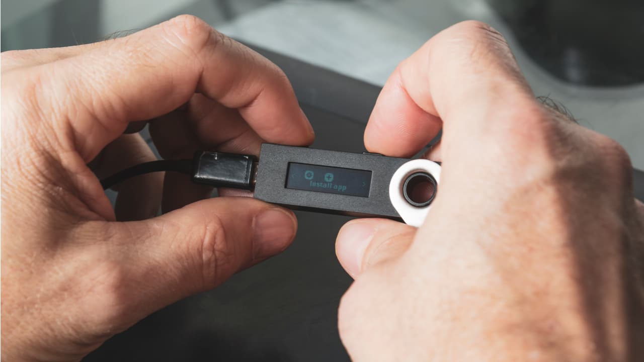 Demand for Hardware Crypto Wallets Increases Amid Currency Restrictions in Russia