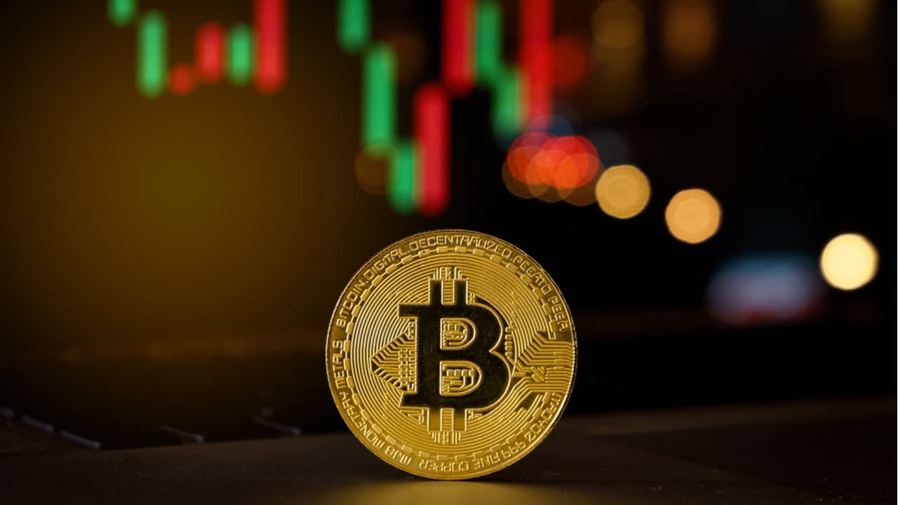 Bitcoin, Ethereum Technical Analysis: BTC Edges Closer to $18,800 Support Level on Saturday