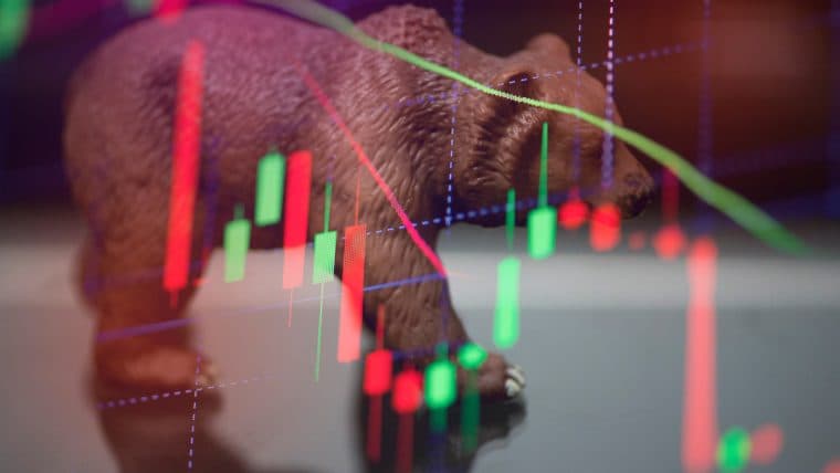 Market Strategist Expects Stock Market to Drop 50% From Here, Says There's 'Going to Be No Middle Class Left'