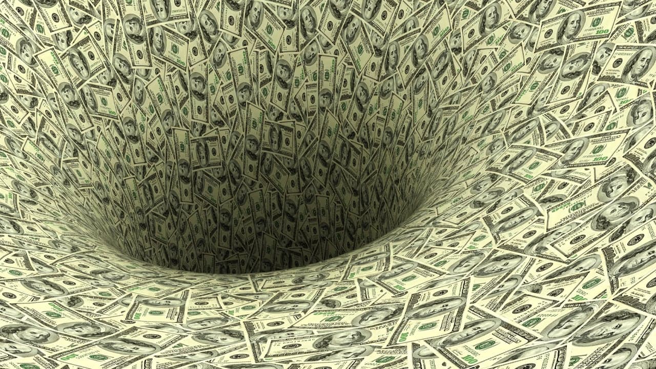 Analyst Warns US Debt Crisis Is Possible —  Rising Treasury Yields, Inflation, Stock Market Rout Could Cause 'Multiple Black Swans'