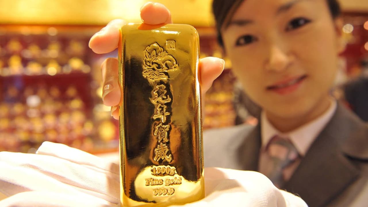 Central Bank Gold Demand Rose at the Fastest Pace in 55 Years, Analyst Says Silver Could Outperform Gold in 2023
