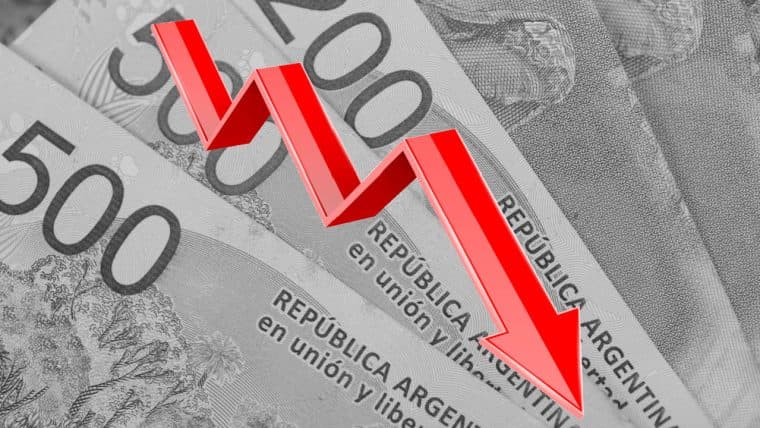 Argentine Peso Plunges to a 5 Month Low Amid Legal and Political Woes