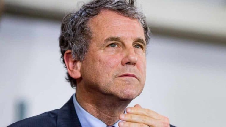 US Senator Calls for Comprehensive Crypto Regulation to Protect Consumers