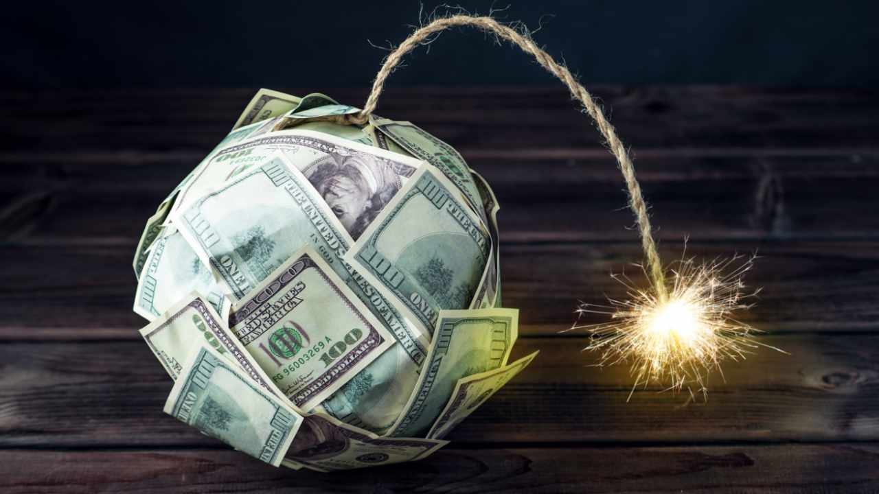 Economist Peter Schiff Warns of US Dollar Devaluation and 'Biggest Economic Disaster' in History